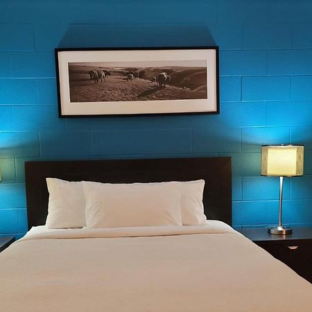 Roadking Inns Motel YYC Eksteriør bilde