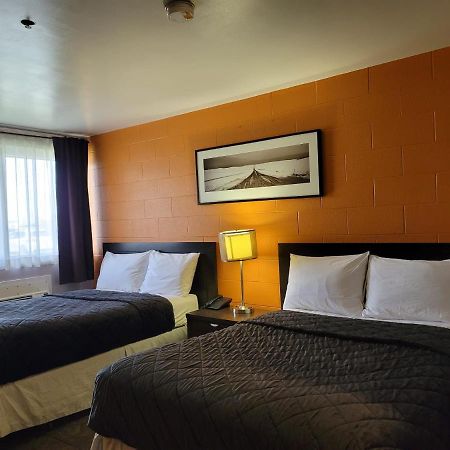Roadking Inns Motel YYC Eksteriør bilde