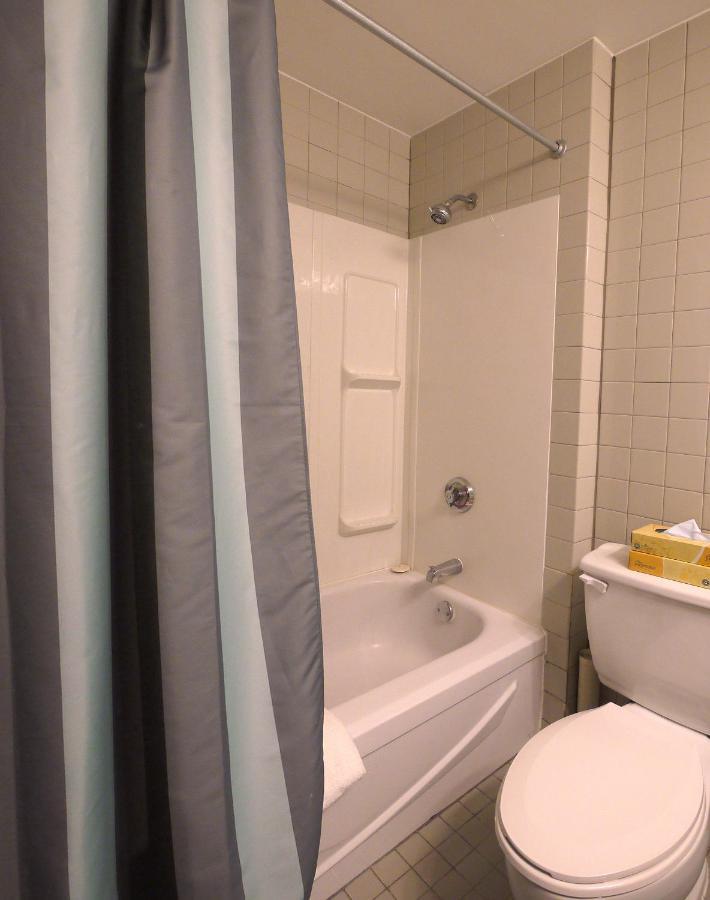 Roadking Inns Motel YYC Eksteriør bilde