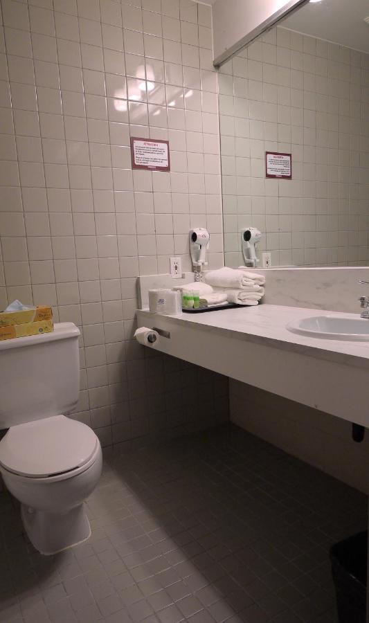 Roadking Inns Motel YYC Eksteriør bilde