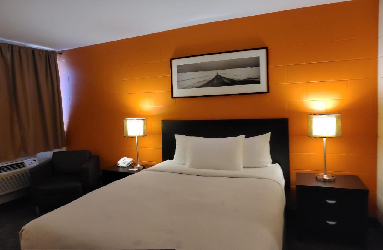 Roadking Inns Motel YYC Eksteriør bilde