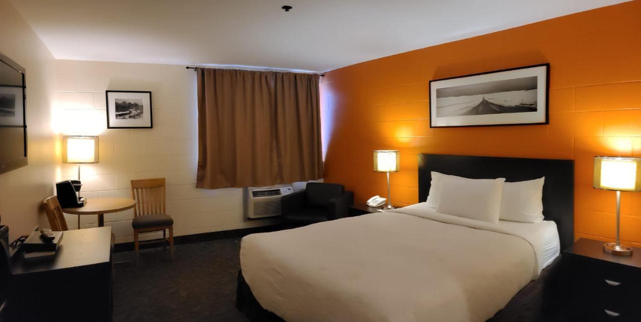 Roadking Inns Motel YYC Eksteriør bilde