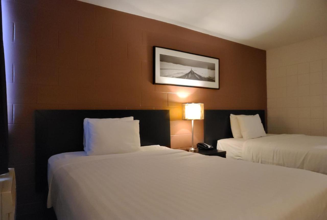 Roadking Inns Motel YYC Eksteriør bilde