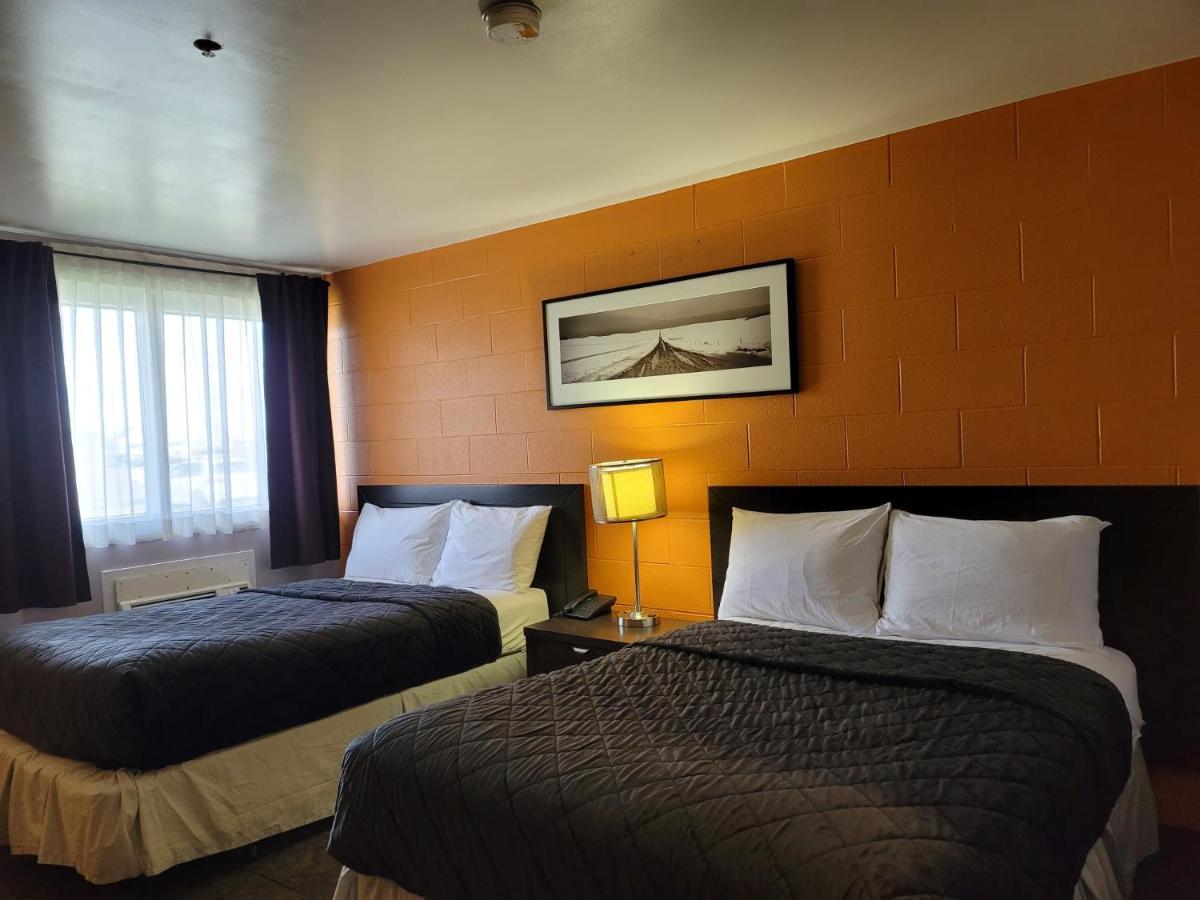 Roadking Inns Motel YYC Eksteriør bilde