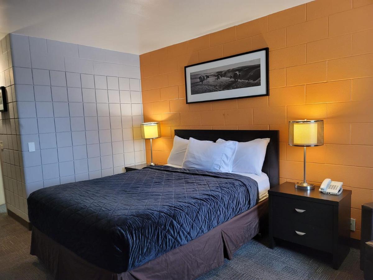 Roadking Inns Motel YYC Eksteriør bilde
